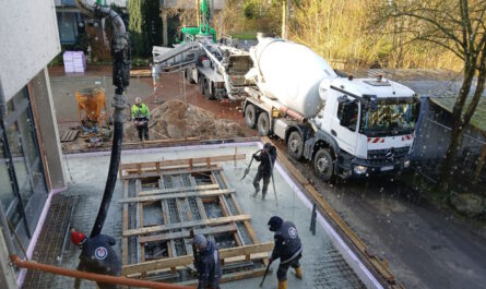 Betonmischer und -pumpe für das Fundament